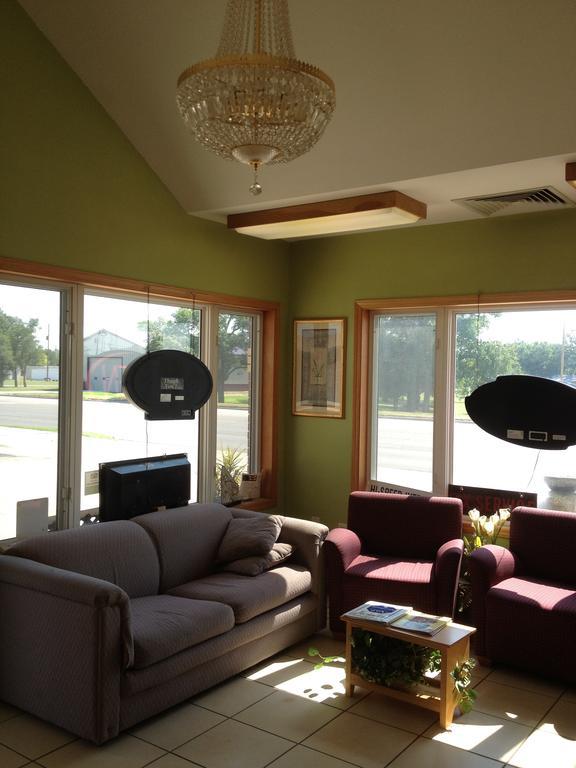 Trails West Motel South Hutchinson Zewnętrze zdjęcie